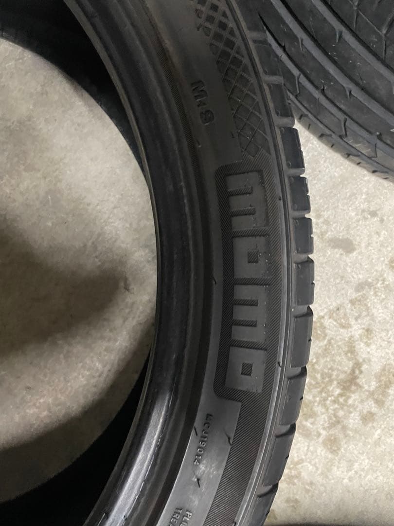 送料込み‼️MOMO 18インチサマータイヤ 225/40R18 4本セット