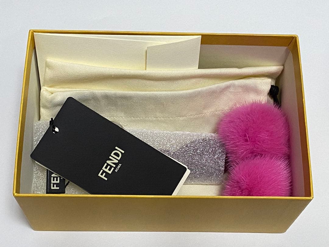 【ぽんちゃん】FENDI ピンク ファーボンボンキーホルダー