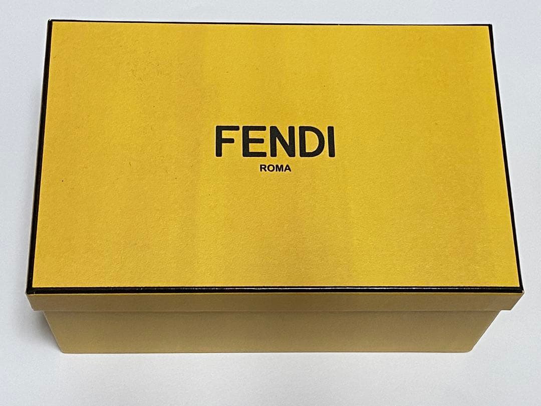 【ぽんちゃん】FENDI ピンク ファーボンボンキーホルダー