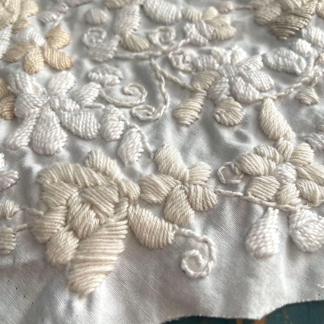 至高の手仕事/極厚立体刺繍パーツ /純白の陰影が織りなす一点モノの芸術