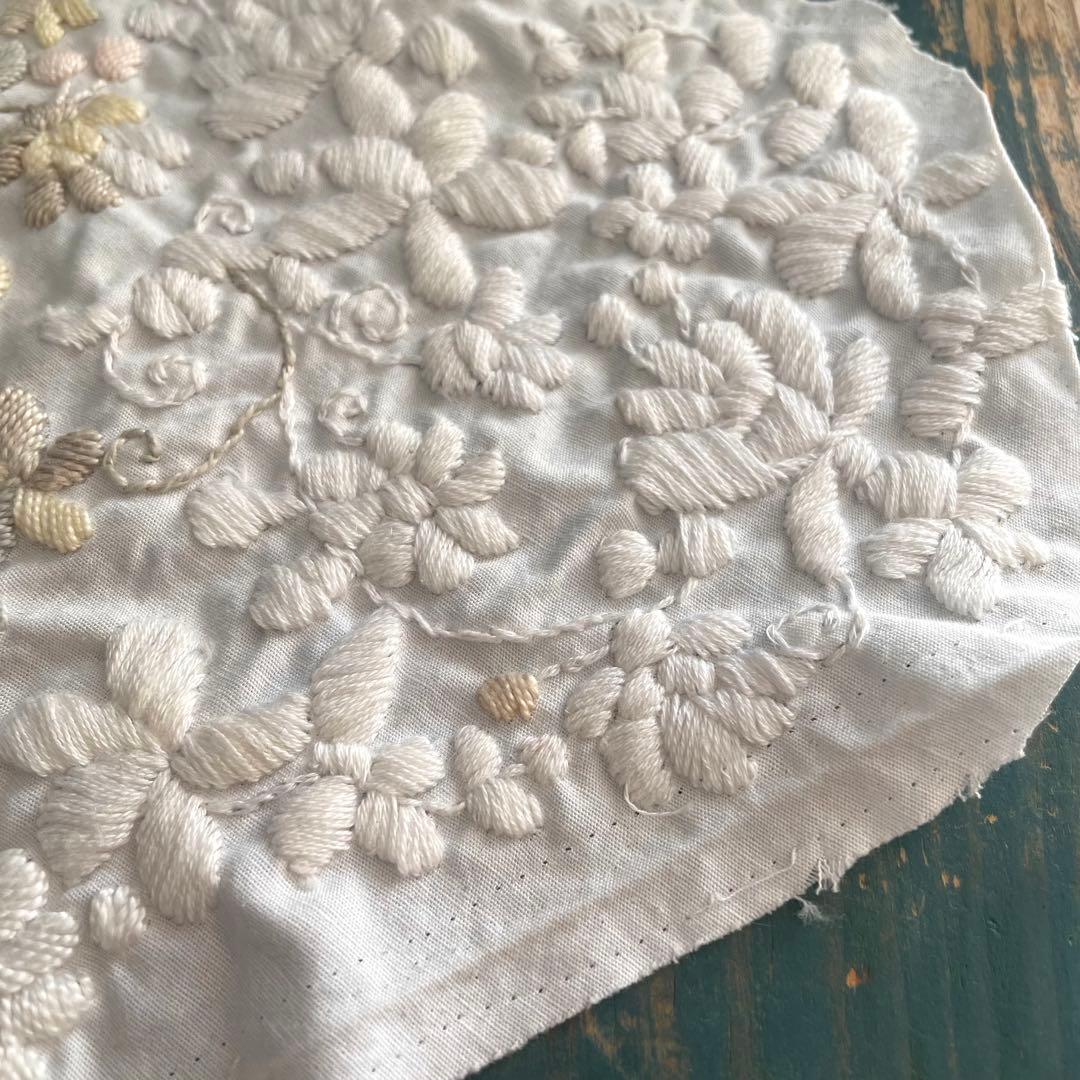 至高の手仕事/極厚立体刺繍パーツ /純白の陰影が織りなす一点モノの芸術