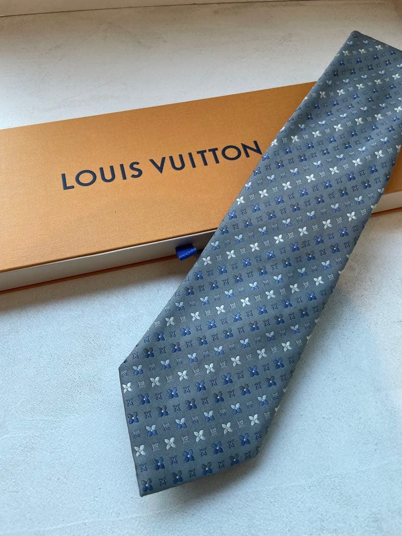 【一度使用のみ】Louis Vuitton グレー ネクタイ　成人式向け