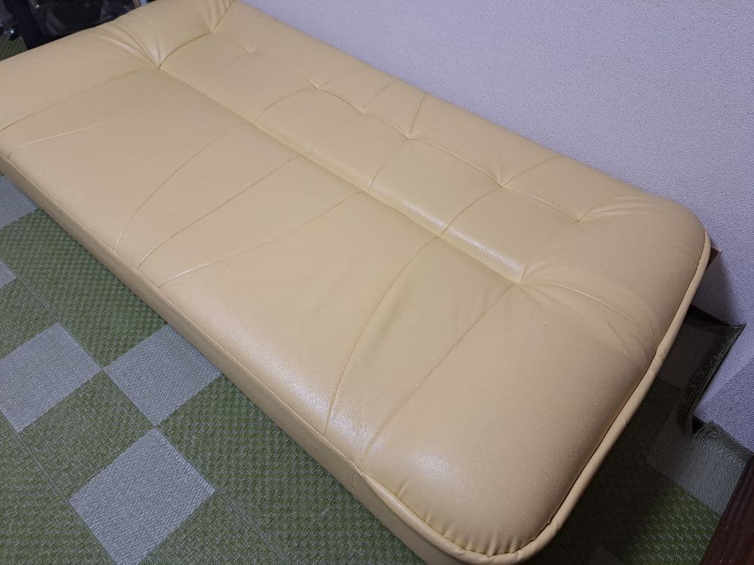 クリームイエロー色 合成皮革 ソファベット