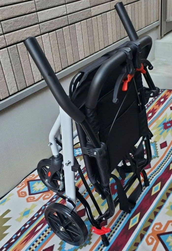 Y037 介助用車椅子 軽量 コンパクト 介助ブレーキ付 ノーパンクタイヤ 介護