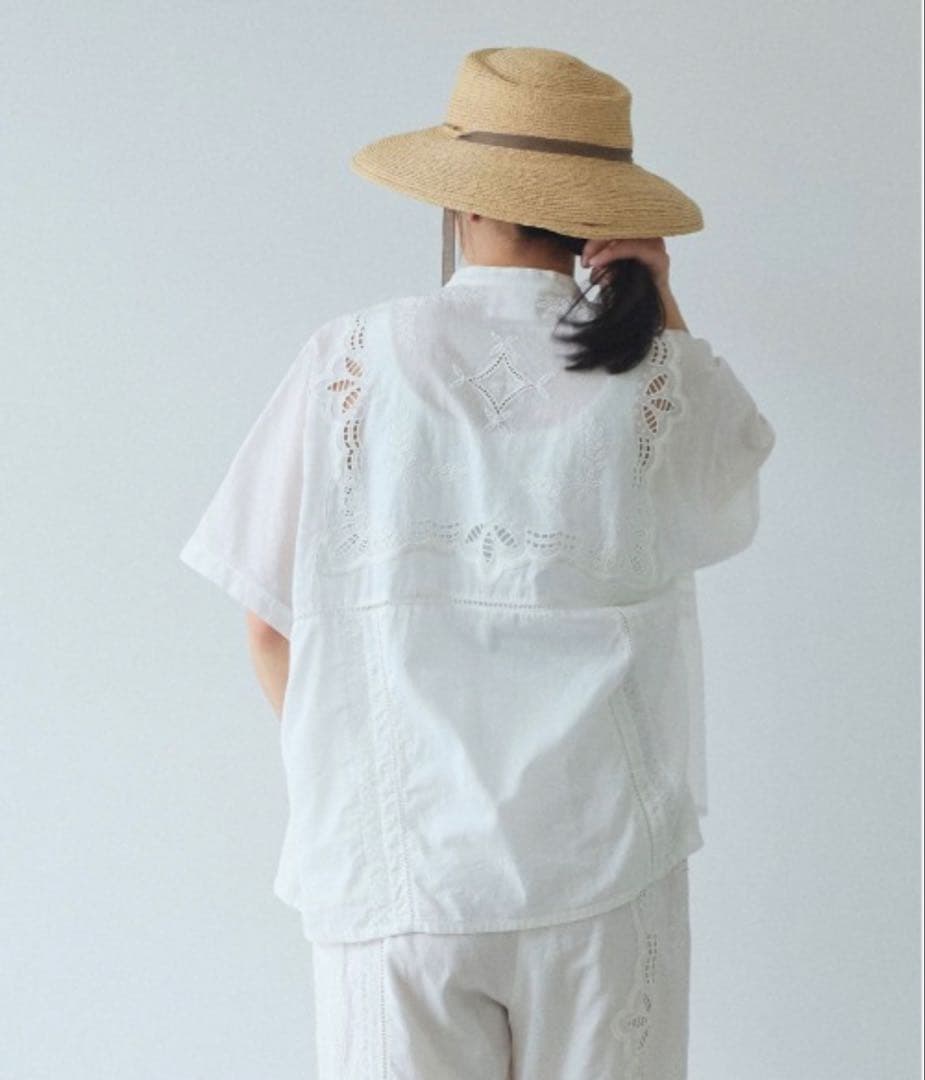 yuni 刺繍スクエアブラウス