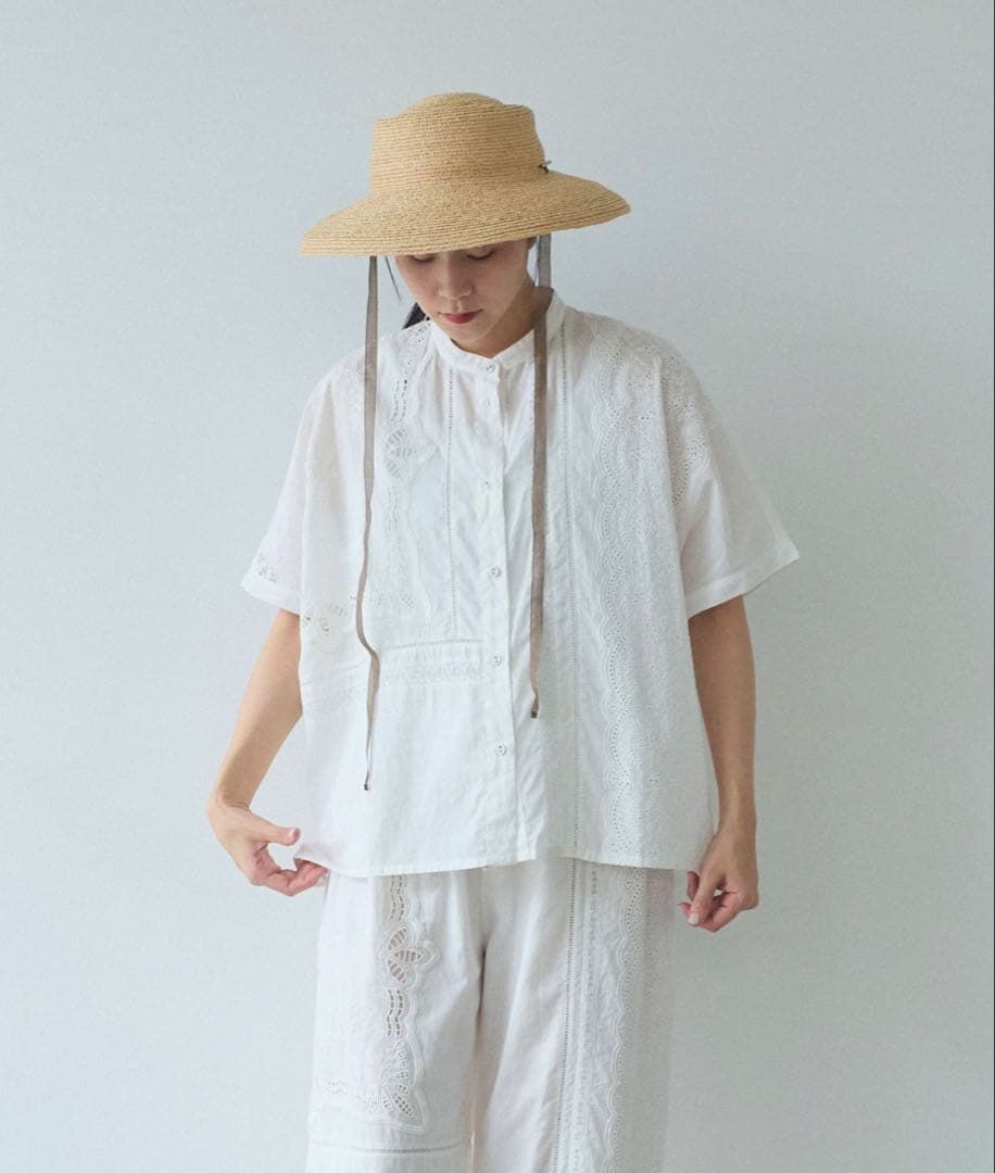 yuni 刺繍スクエアブラウス