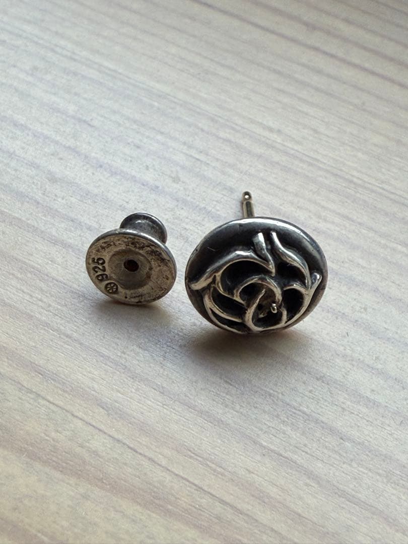 クロムハーツ フローラルボールスタッド シルバーピアス