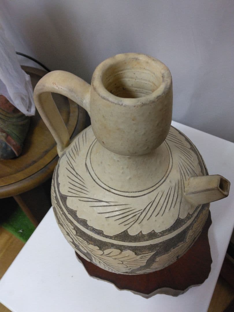 中国美術磁州窯牡丹紋水注