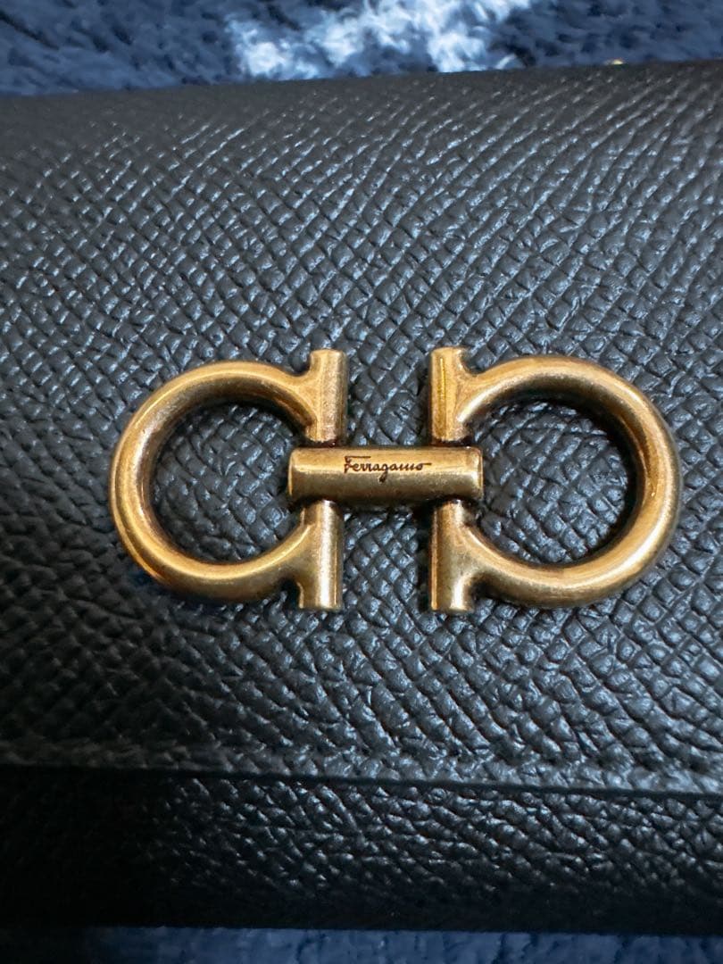 Ferragamoブラック三つ折り財布