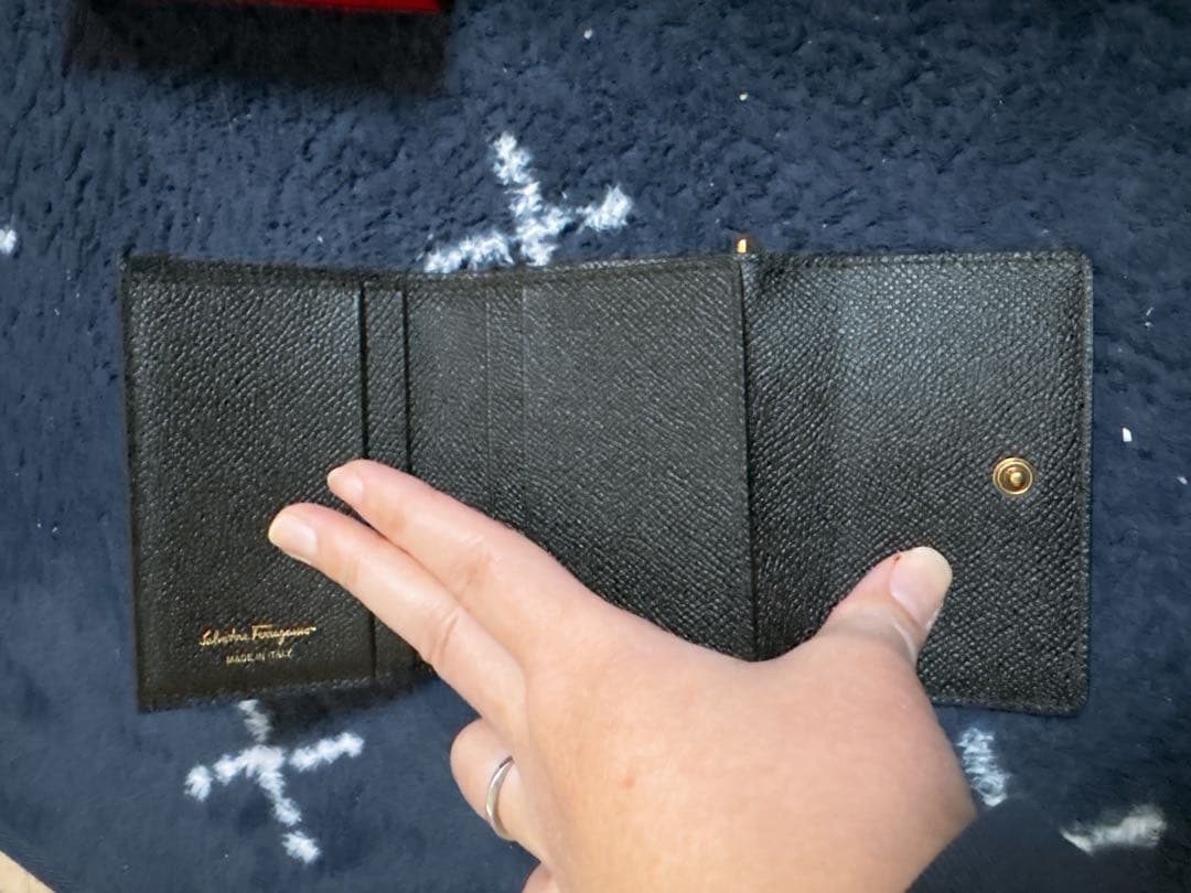 Ferragamoブラック三つ折り財布