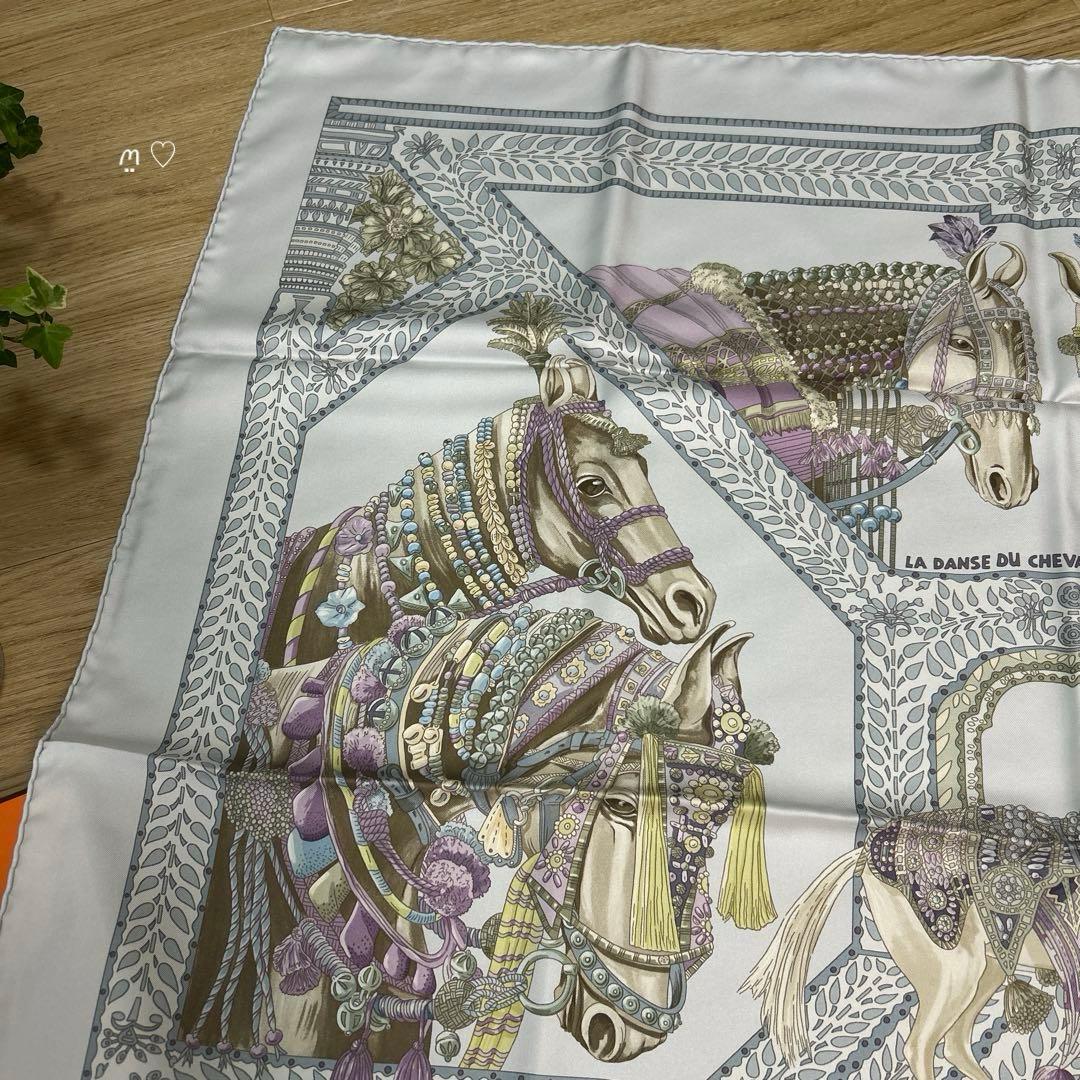 HERMES　エルメス　カレ90　マールワーリ馬のダンス　シルクスカーフ