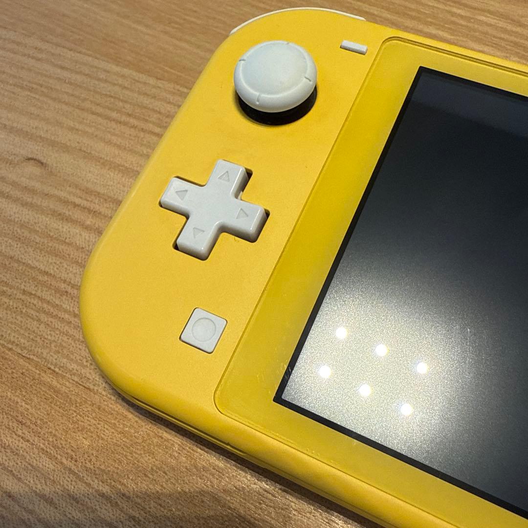 ニンテンドースイッチライトイエロー　充電器付き