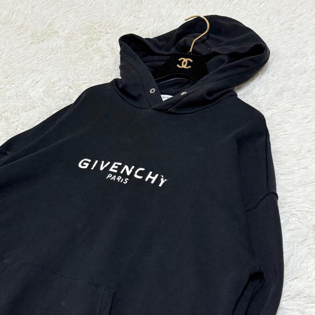 【目玉焼き】GIVENCHY　プルオーバーパーカー　ブランドロゴ　フード