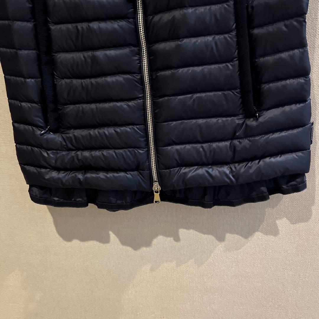 ★展示品！MONCLER ライトダウンベスト フード付きEBEL フードフリル