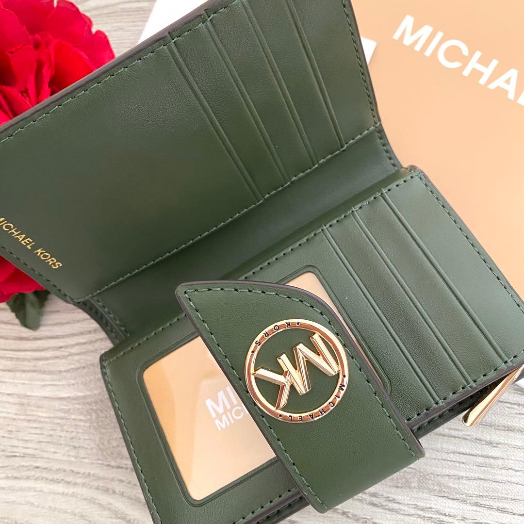 《新品未使用》MICHAEL KORS 折り財布　グリーン　レザー 二つ折り財布