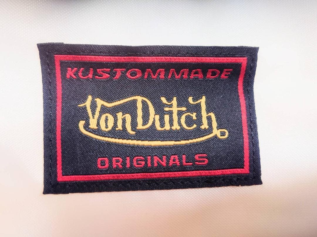 Von Dutch ロゴ入りホワイトボストンバッグ