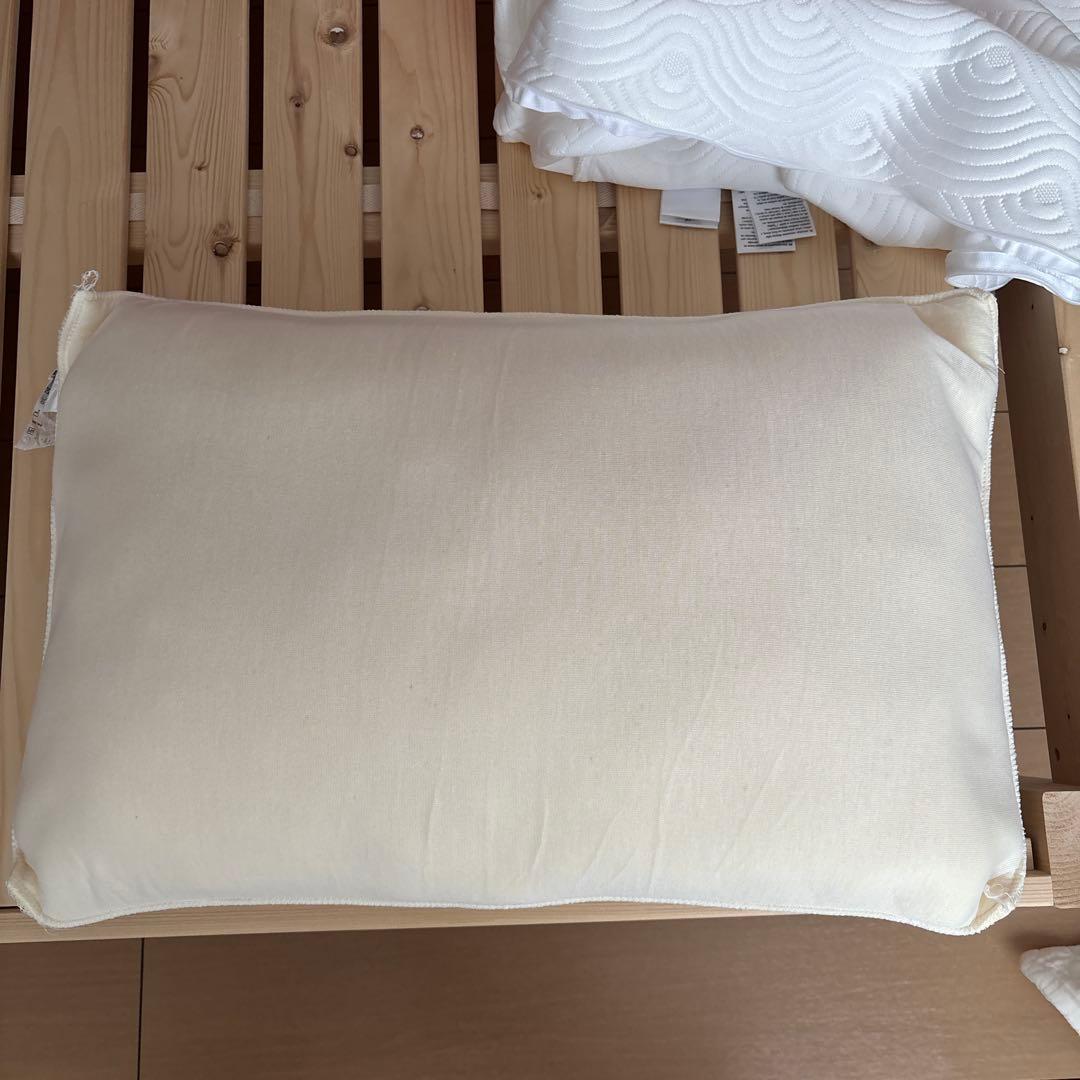 テンピュール　イーズハグピロー　枕