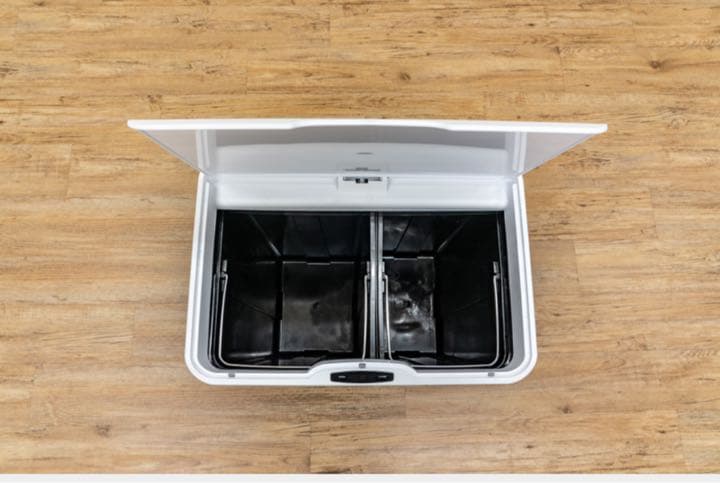 センサー開閉式　ダストボックス50L　BK【カタログ価格】39,800円(税抜)
