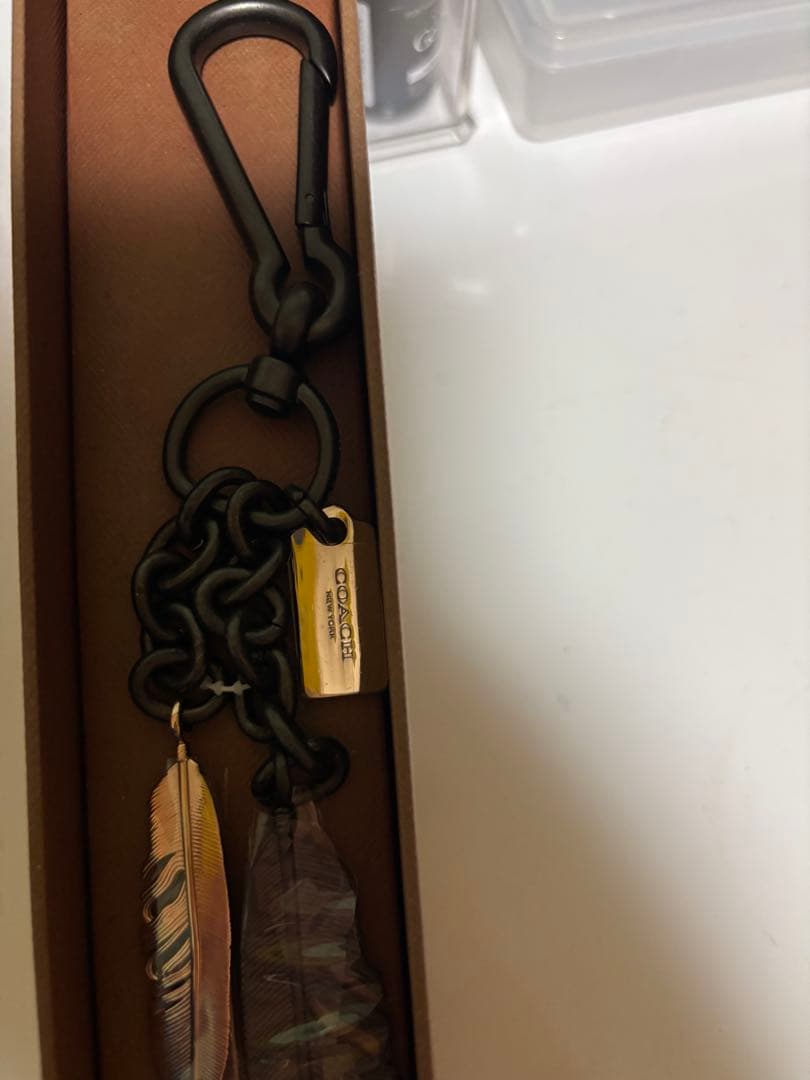 新品★COACH メタル フェザー チャーム・キーホルダー　黒　メンズレディース