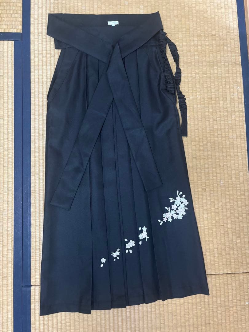 キャサリンコテージローズモーブ×黒 花柄簡単着付け着物 袴160cm 肌襦袢付き