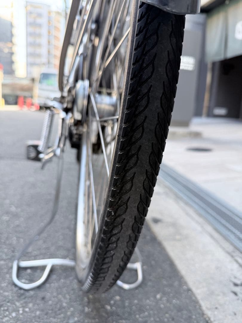 大阪府　ブリヂストン　電動アシスト自転車 シルバー 前カゴ付き