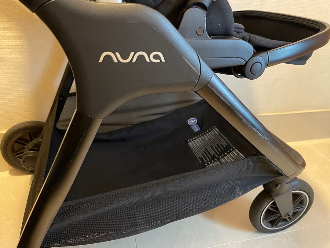 nuna TRIV next ベビーカー キャビア2024年購入