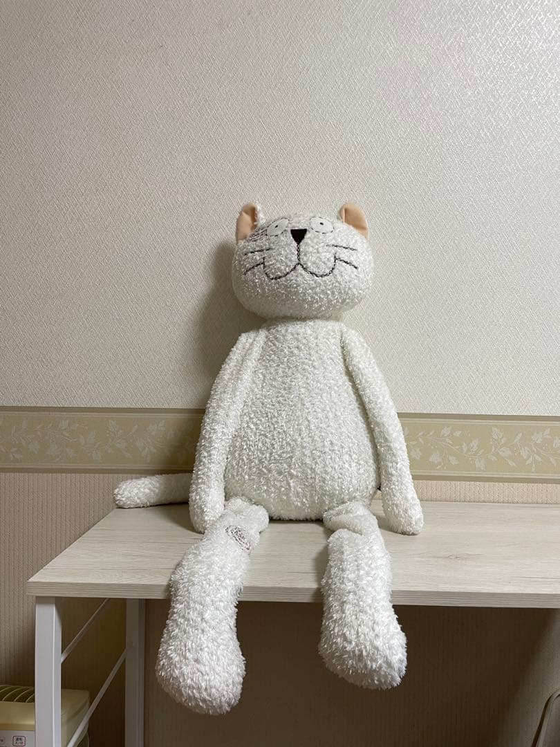 マンハッタナーズ 猫型ぬいぐるみ 大きめ ホワイト