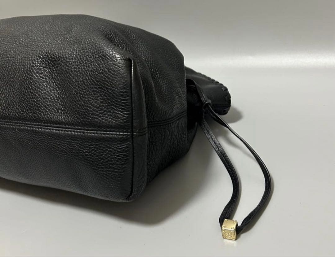 Tory Burchブラックレザートートバッグ 編み込みデザイン