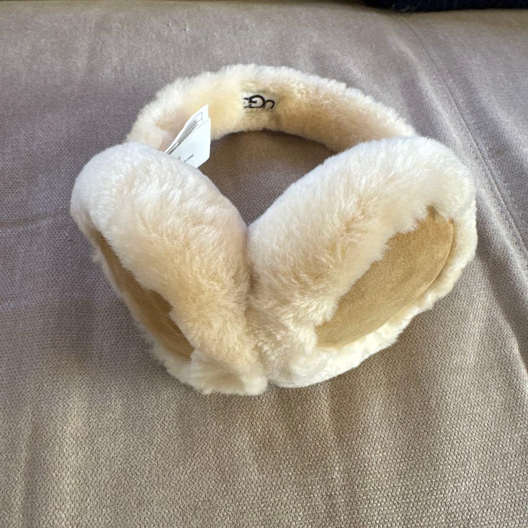 新品未使用　UGG Bluetoothイヤーマフ クリーム色　ヘッドホン