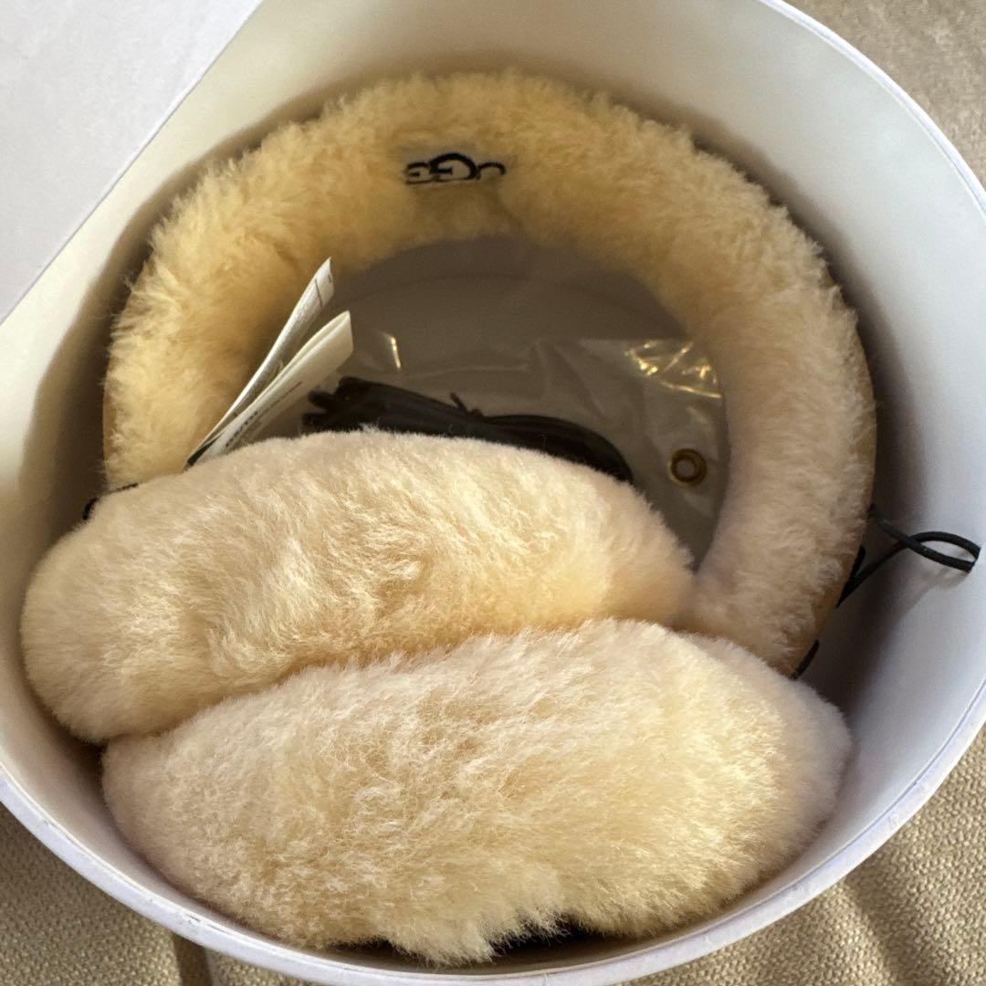 新品未使用　UGG Bluetoothイヤーマフ クリーム色　ヘッドホン