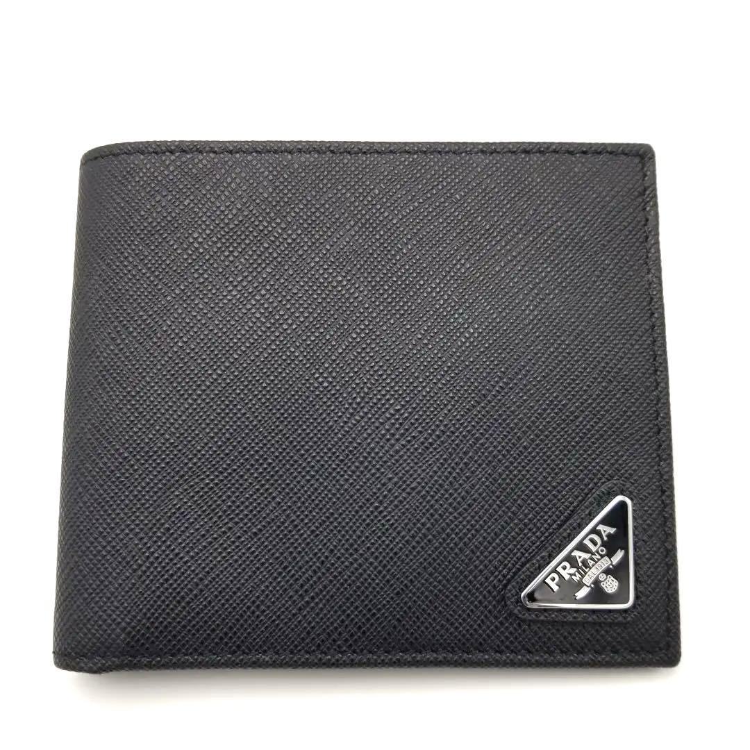 【極美品】プラダ 二つ折り財布 トライアングルロゴ ブラック