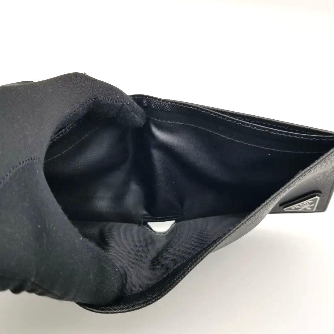 【極美品】プラダ 二つ折り財布 トライアングルロゴ ブラック
