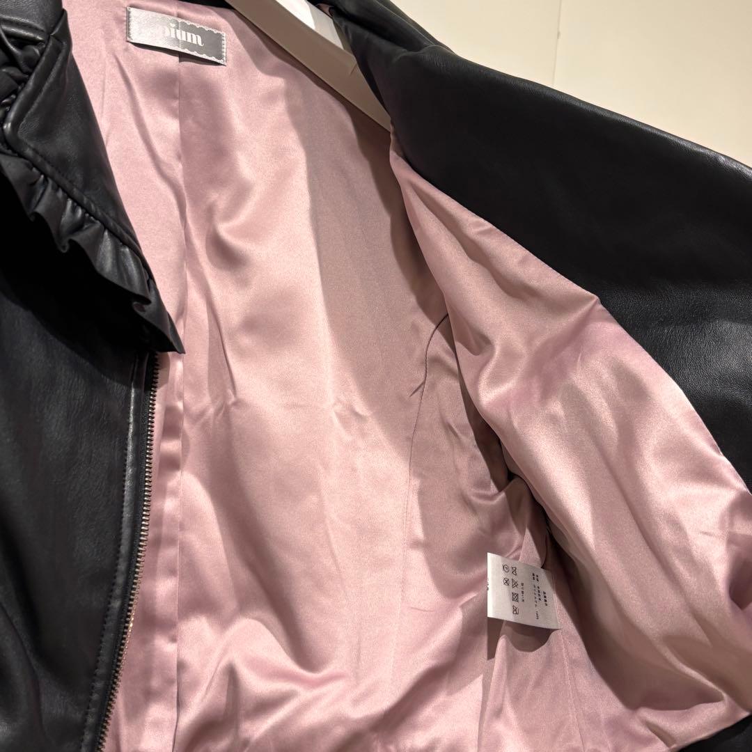 pium フリル付きブラックレザージャケット 美品