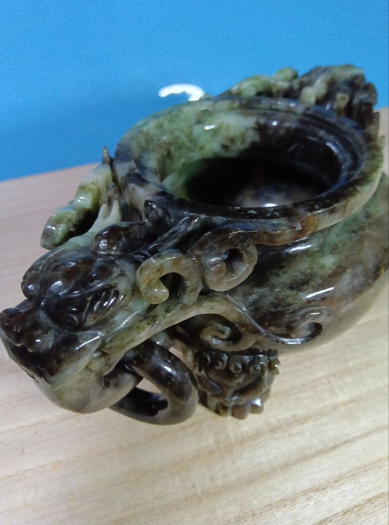 中国美術　玉石　黒翡翠（ブラックジェダイト）獅子彫　遊環三足香炉　台座・布箱付