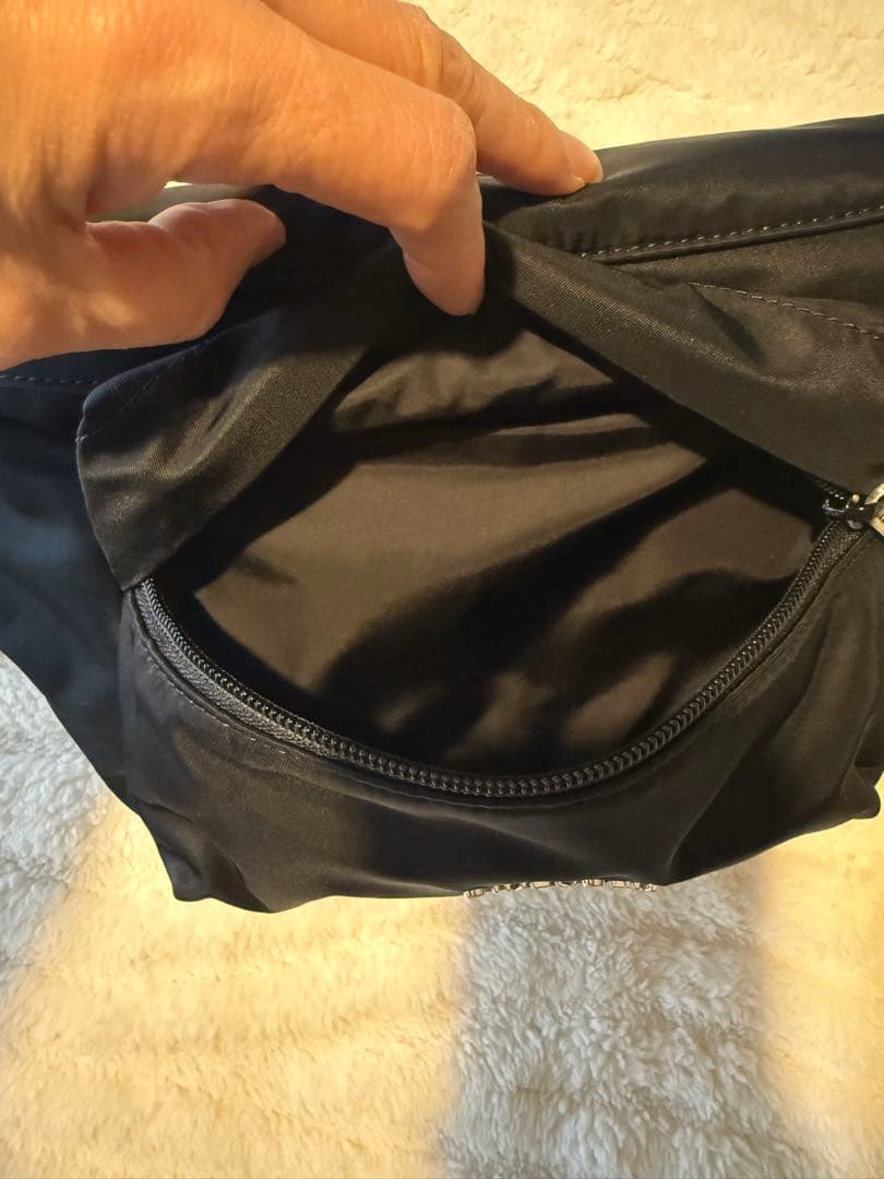 GIVENCHY ボディバッグ エッセンシャルU新品、未使用品!