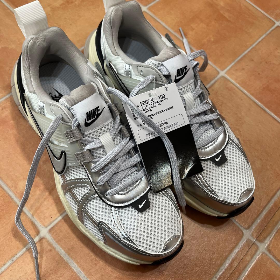靴 NIKE V2K RUN