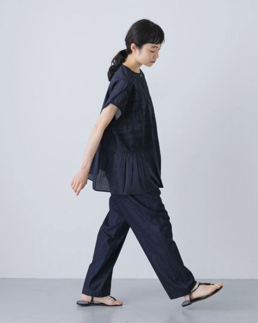 新品タグ付き　かぐれ　フロント刺繍フレンチブラウス　NAVY