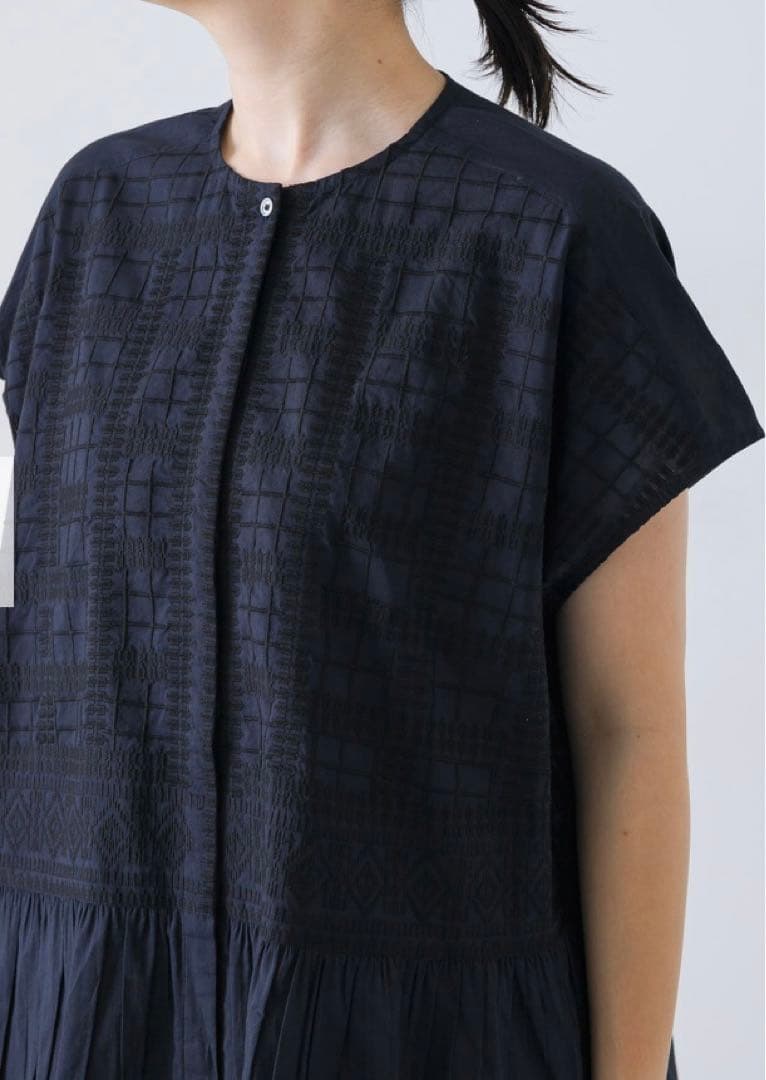 新品タグ付き　かぐれ　フロント刺繍フレンチブラウス　NAVY