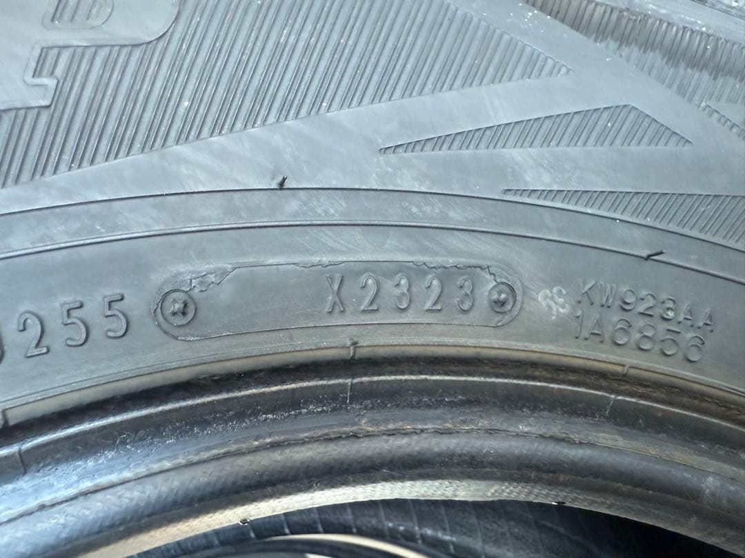 ダンロップスタッドレス195／80R15 107／105L LT