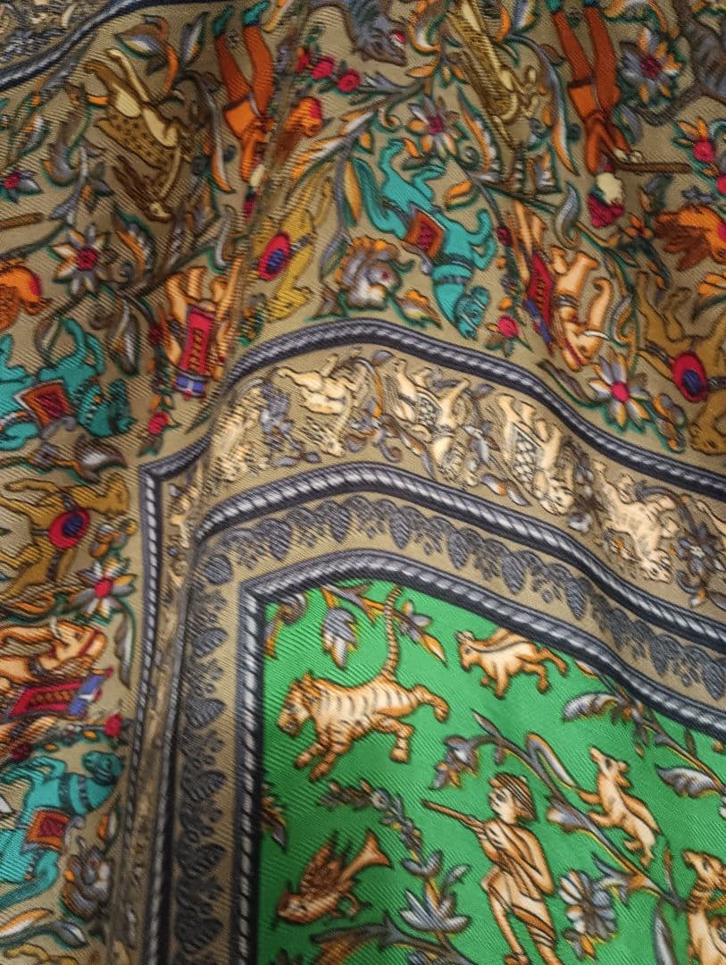 HERMES CHASSE EN INDE シルクスカーフ