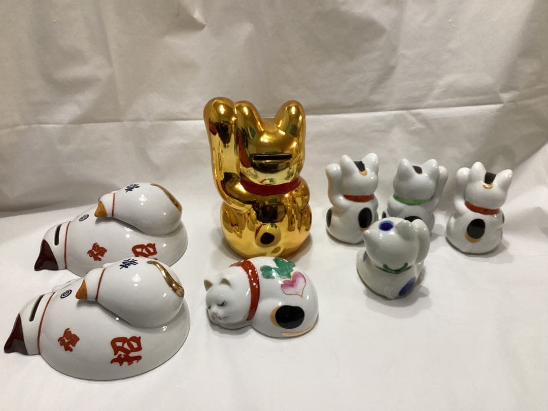 招き猫 陶器置物 8体セット　金彩　ゴールド　三毛猫　縁起物　金運