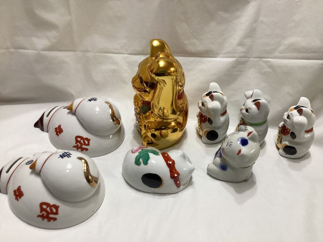 招き猫 陶器置物 8体セット　金彩　ゴールド　三毛猫　縁起物　金運