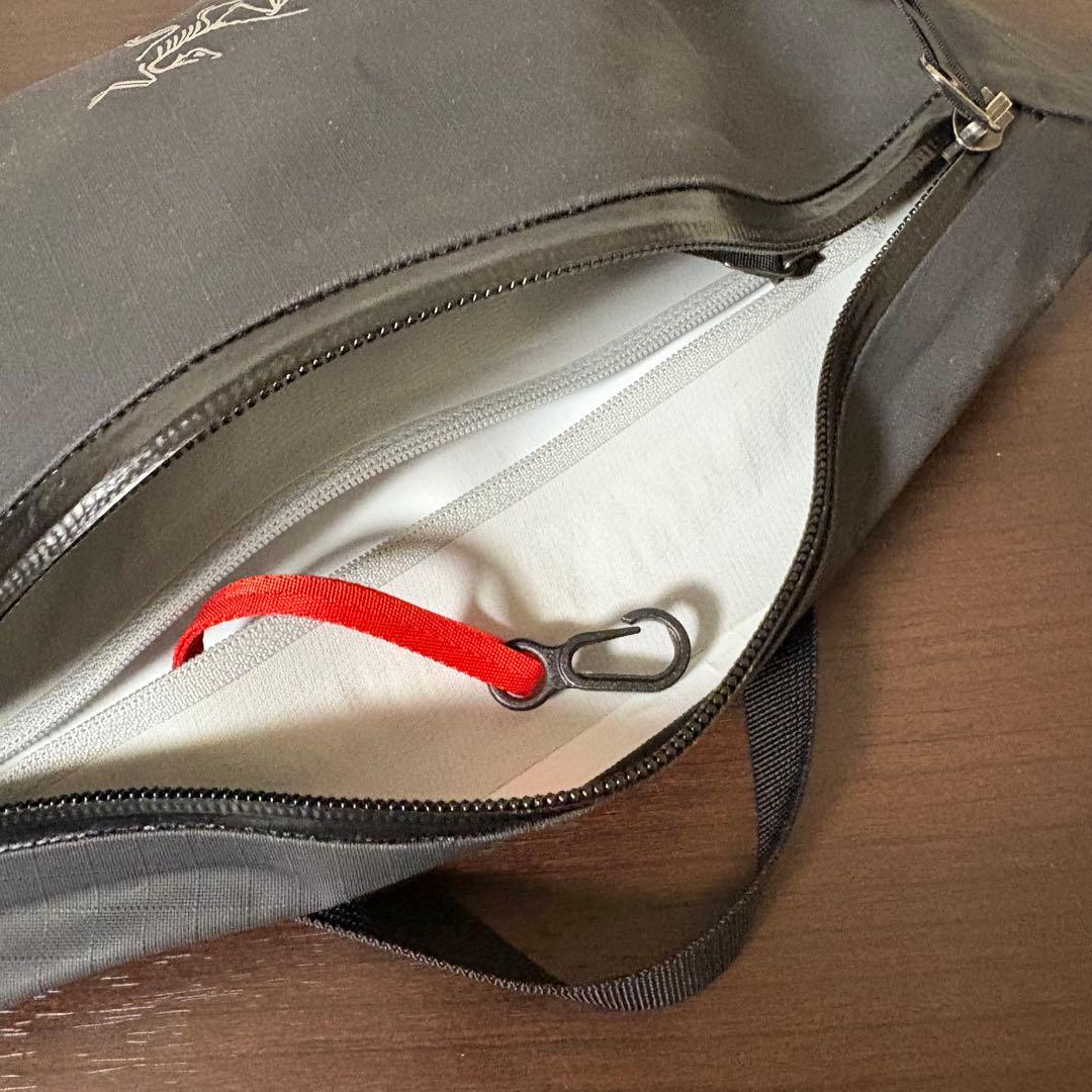 ARC’TERYX Granville Crossbody Bag 黒