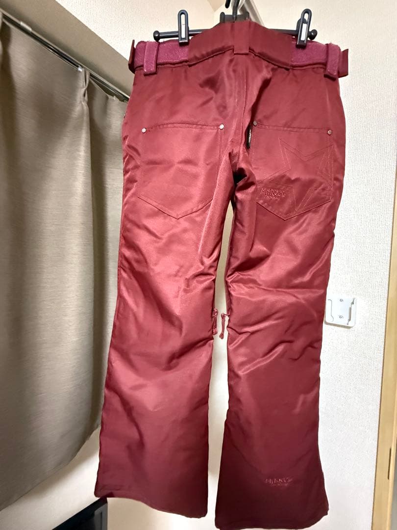 スノーボードウェア ジャケット（ROXY）パンツ(MARVEL)セットおまけつき