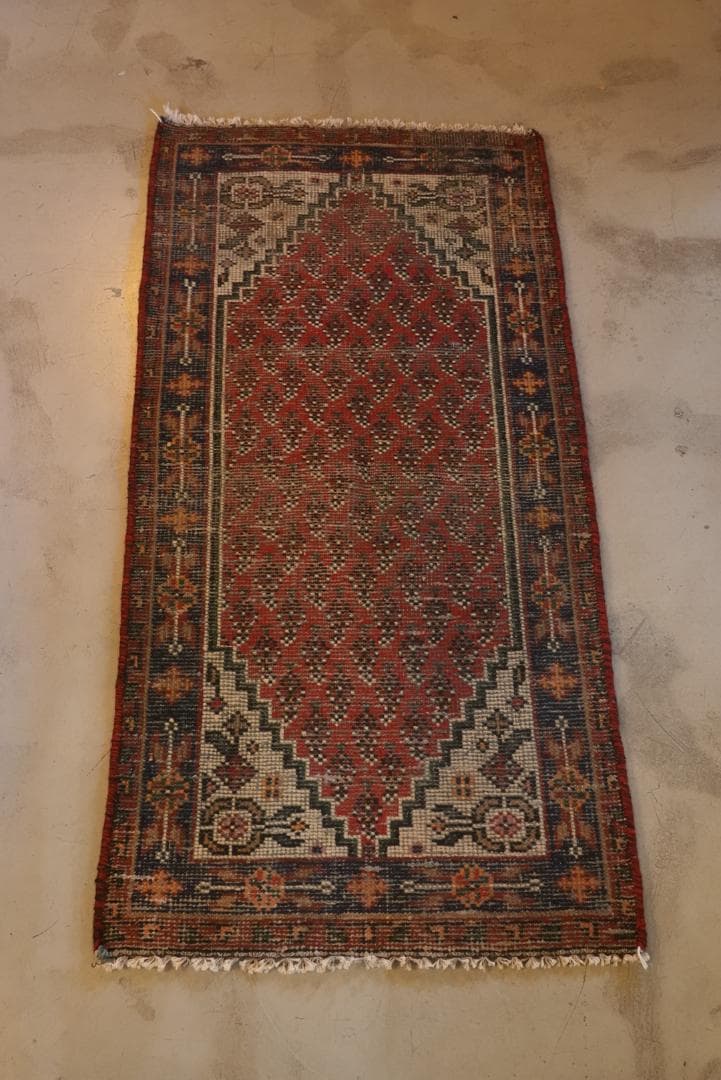 ✦vintage rugs✦　116cm58cm　インド産　ハンドメイドラグ