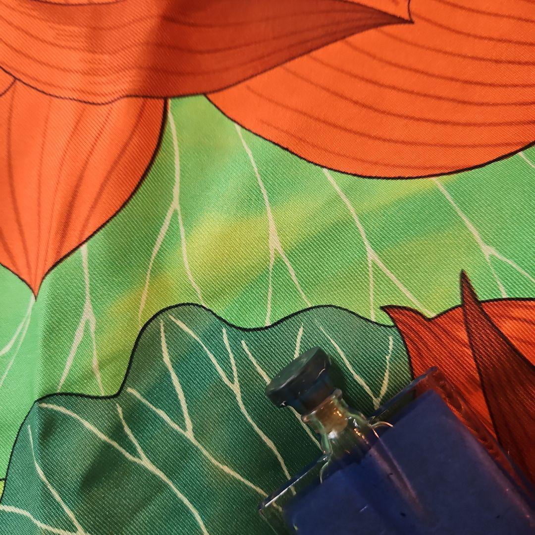 HERMÉS カレ90 FLEURS DE LOTUS スカーフ