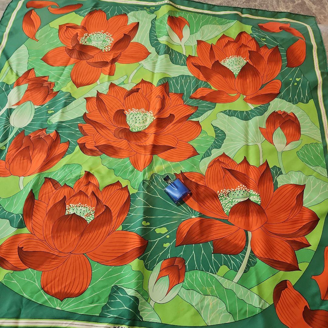 HERMÉS カレ90 FLEURS DE LOTUS スカーフ