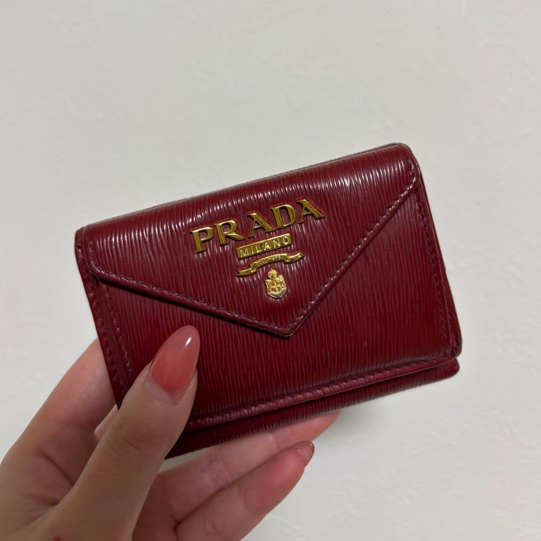 PRADA レッド 三つ折り財布
