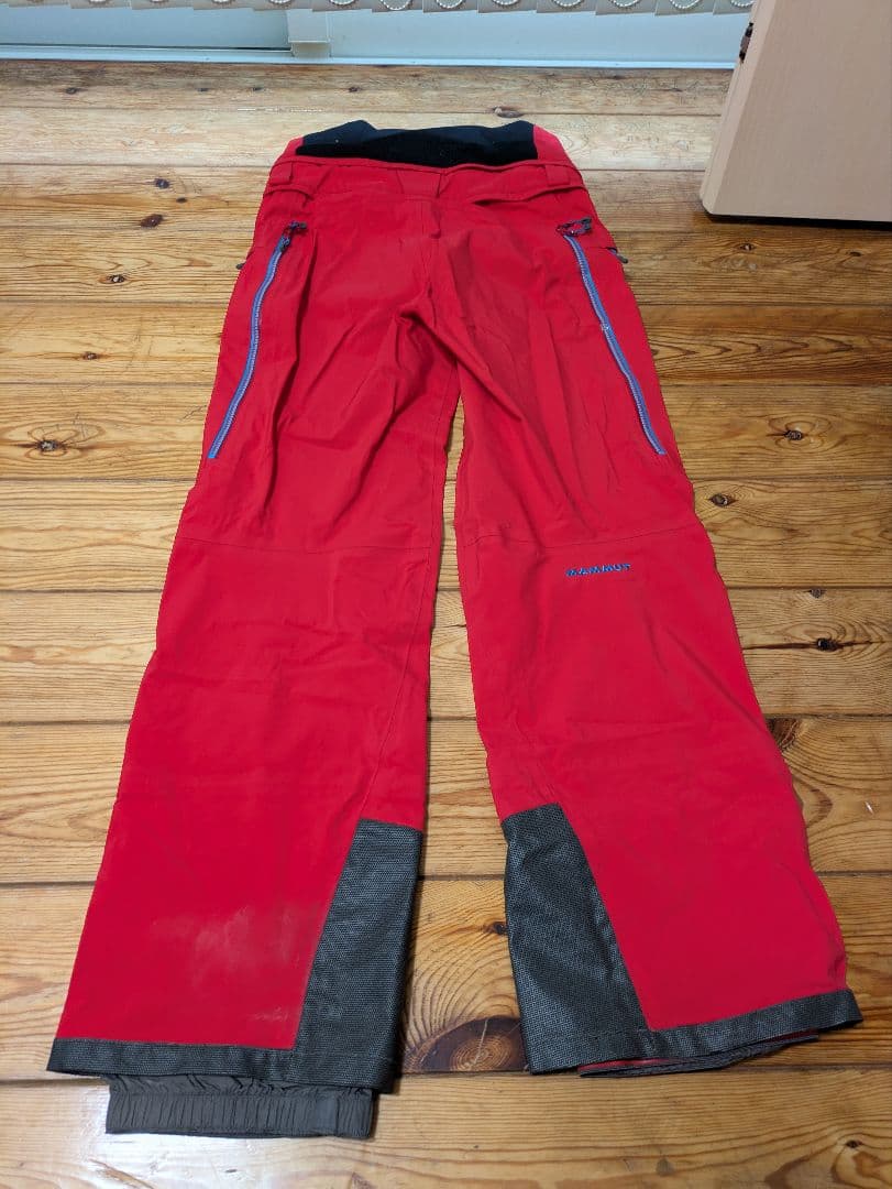 MAMMUT　レッド スノーボードパンツ 防水素材