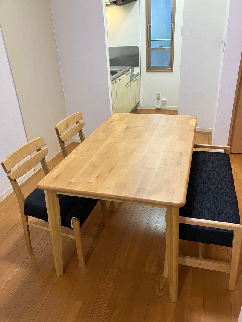 期間限定値下げ　食卓テーブル 天然木　1300 × 800 × 700